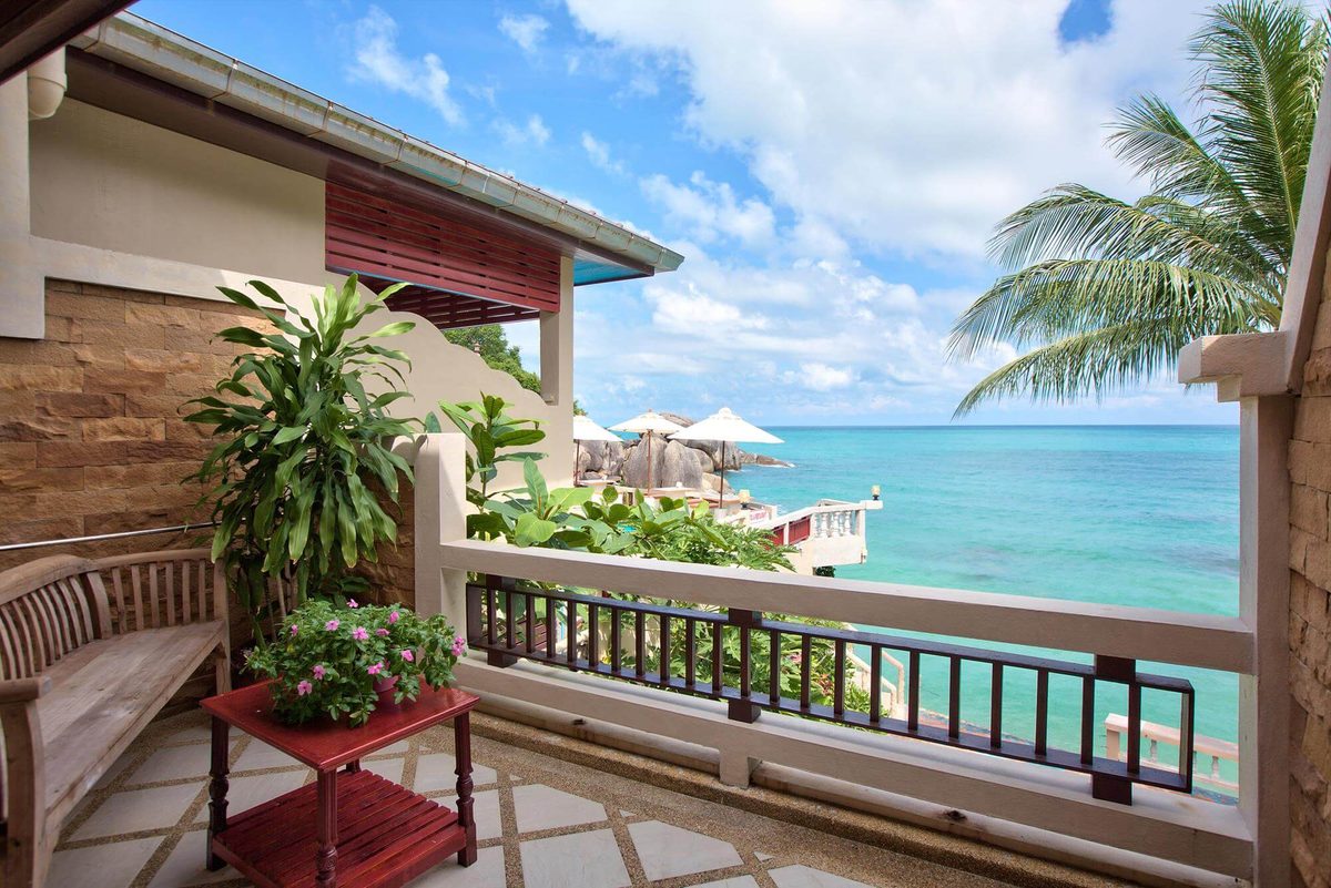 Beachfront terrace with a sea view over Silver Beach